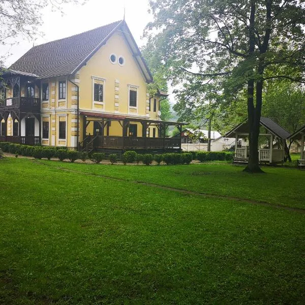 Dofteana Park，位于Dărmăneşti的酒店