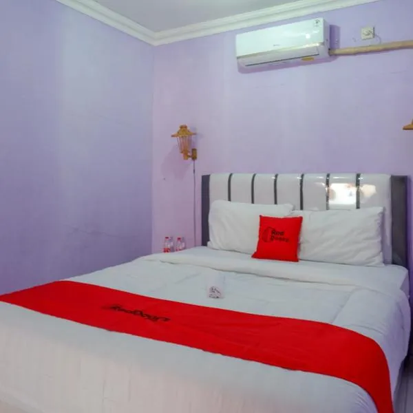 RedDoorz near Goa Jatijajar 2，位于Kebumen的酒店