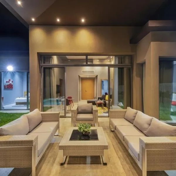 Palms Edge Villas avec Piscine & Jardin Privés，位于马拉喀什的酒店