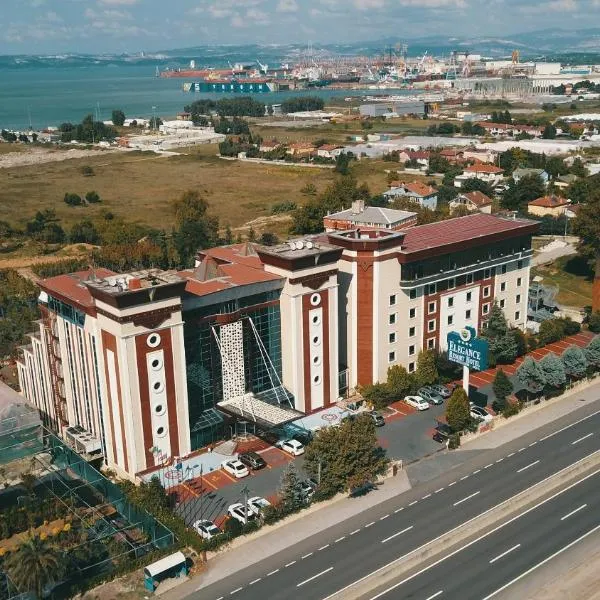 雅酒店Spa健身水上度假酒店，位于Altınova的酒店