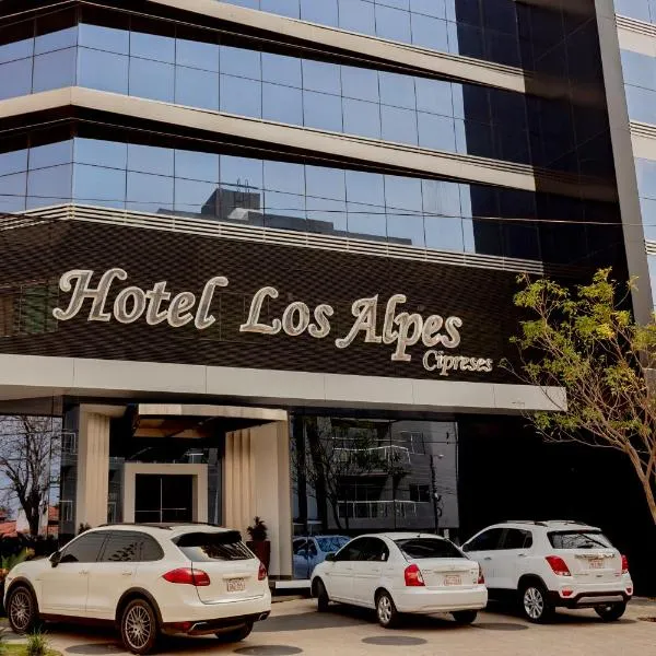 Hotel Los Alpes Cipreses，位于亚松森的酒店