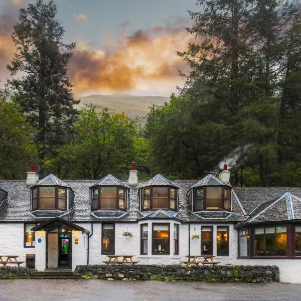 The Coylet Inn by Loch Eck，位于达农的酒店