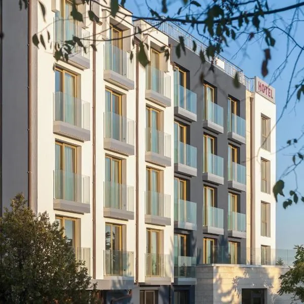 Amiral Hotel，位于瓦尔纳的酒店
