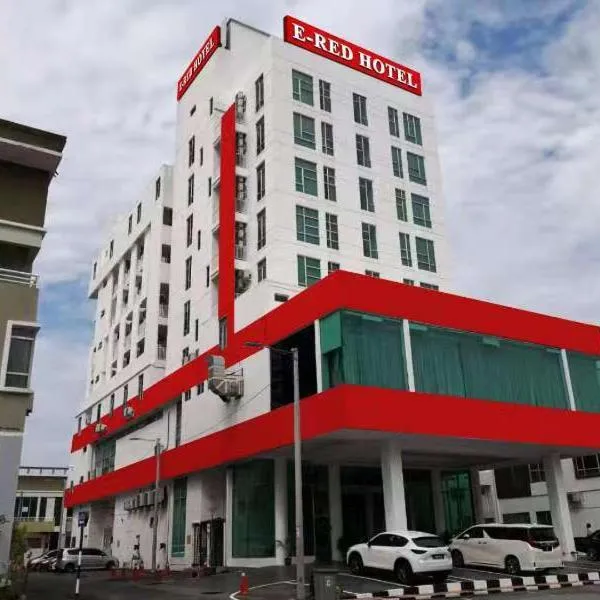 E-Red Hotel Melaka，位于Bukit Baru的酒店