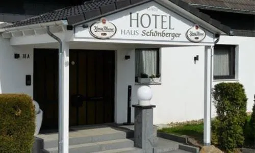豪斯舍恩伯格伽尼酒店，位于海利根豪斯的酒店