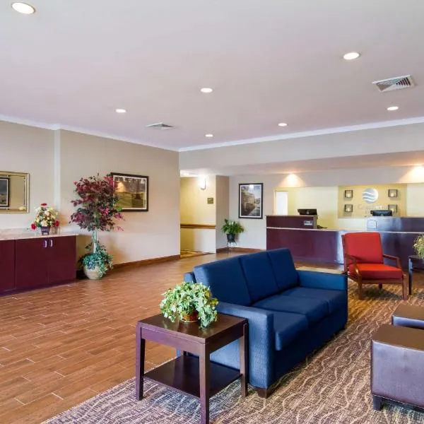 Comfort Inn Blackshear Hwy 84，位于韦克罗斯的酒店