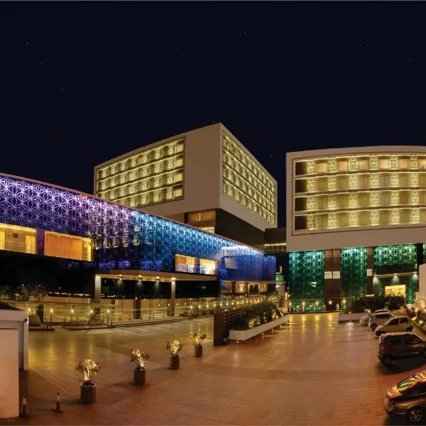 Orange Megastructure LLP, upcoming as Le Meridien, Surat，位于苏拉特的酒店