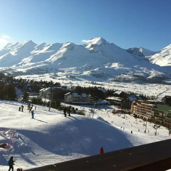 Eden sur les pistes avec vue panoramique sur la vallée，位于Superdevoluy的酒店