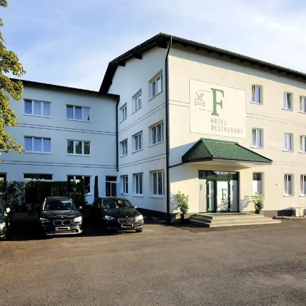 F Hotel，位于Neuhofen an der Krems的酒店