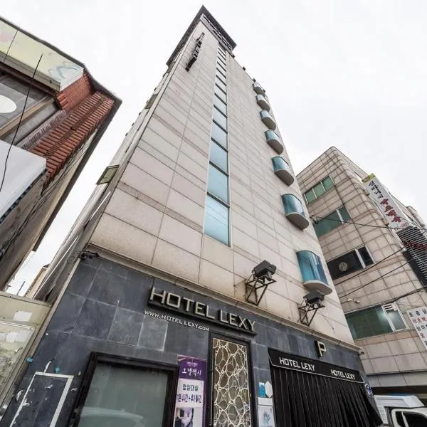 Guri Lexy Hotel，位于Tonong的酒店