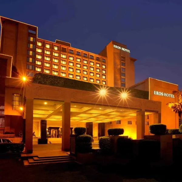 新德里尼赫鲁广场伊洛斯酒店，位于Mahrauli的酒店