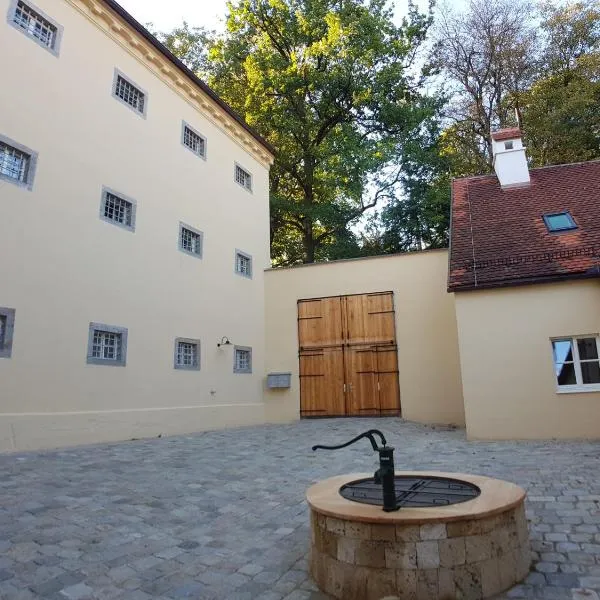 Stadthotel - Das alte Gefängnis，位于因河畔布劳瑙的酒店