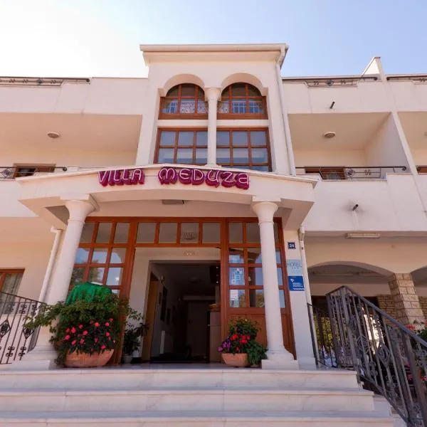 HOTEL MEDUZA，位于Otok Zizanj的酒店