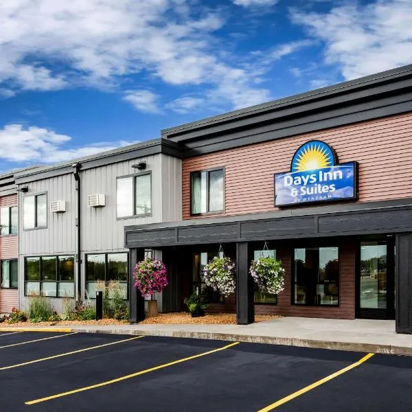 Days Inn & Suites by Wyndham Duluth by the Mall，位于克洛凯的酒店