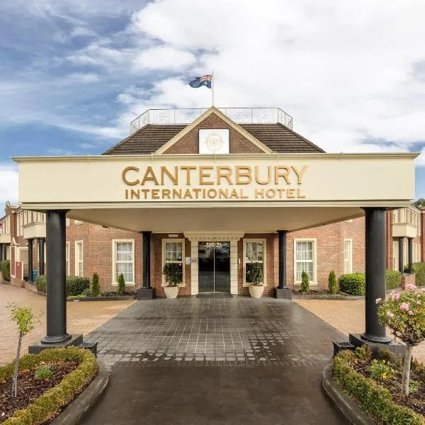 Canterbury International Hotel，位于Forest Hill的酒店