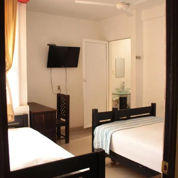 Hotel Calle8，位于图斯特拉古铁雷斯的酒店