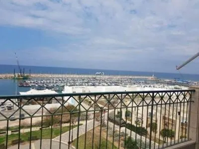 Unique Sea View Apartment，位于亚实基伦的酒店