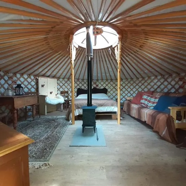 Oakdean Cottage Yurt，位于Slimbridge的酒店