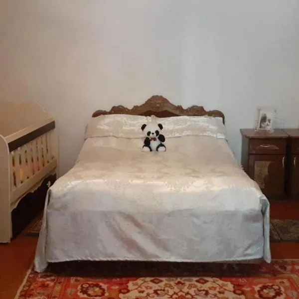 Guest House OTILIA，位于久姆里的酒店