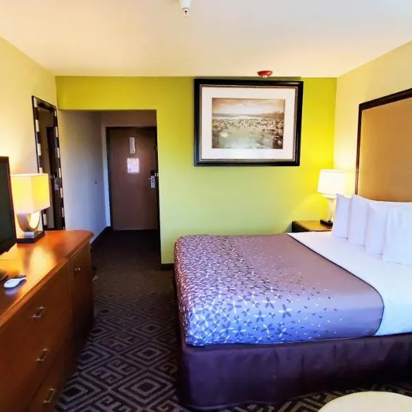 Travel Inn and Suites- Sikeston Miner I-55 exit-67，位于塞克斯顿的酒店