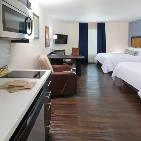 Candlewood Suites - Celaya by IHG，位于塞拉亚的酒店