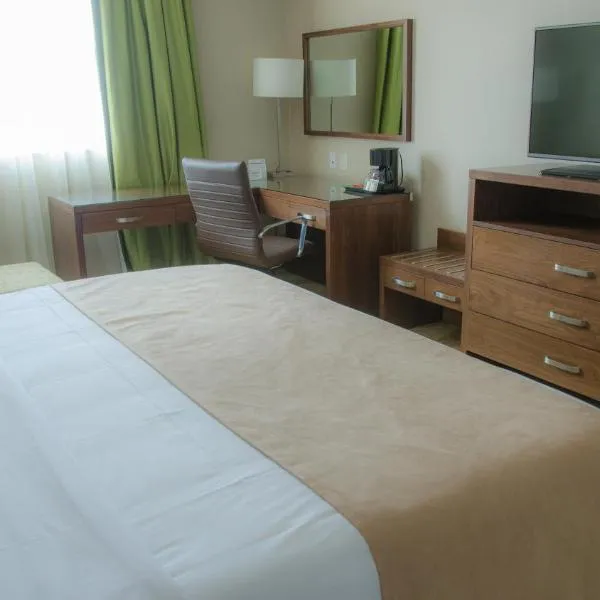 Holiday Inn Express and Suites Celaya, an IHG Hotel，位于塞拉亚的酒店