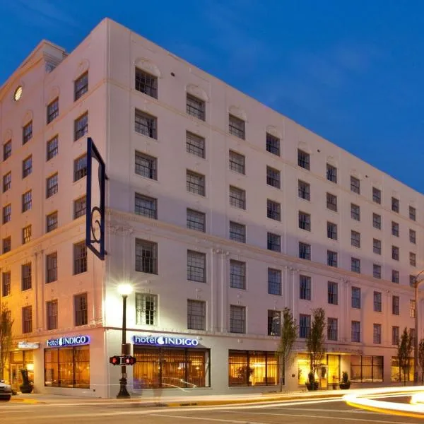 巴顿鲁日市中心靛蓝酒店，位于豪厄尔的酒店