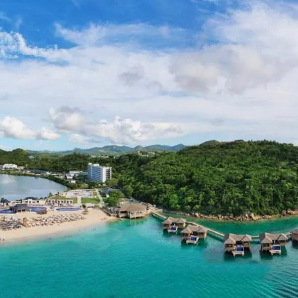 Royalton Antigua, An Autograph Collection All-Inclusive Resort，位于Newfield的酒店