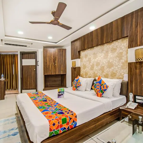 FabHotel Rajnandani Residency Bhawarkua，位于Simrol的酒店
