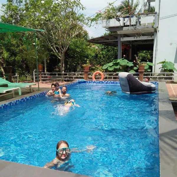 乡村河滨民宿，位于Ấp Tiên Lợi的酒店