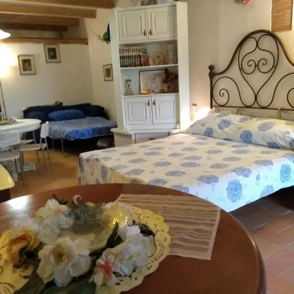 Abruzzocasacampagna Collecorvino - Monolocale con mini-cucina, giardino e parcheggio，位于Collecorvino的酒店