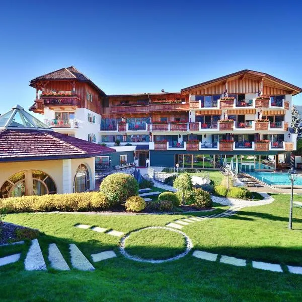 Mirabell Dolomites Hotel Luxury Ayurveda & Spa，位于Anterselva di sotto的酒店