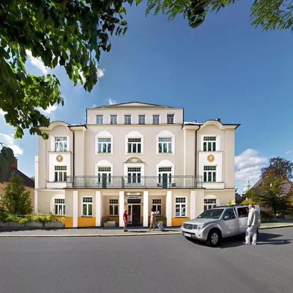 Wellness Hotel La Passionaria，位于Velká Hleďsebe的酒店