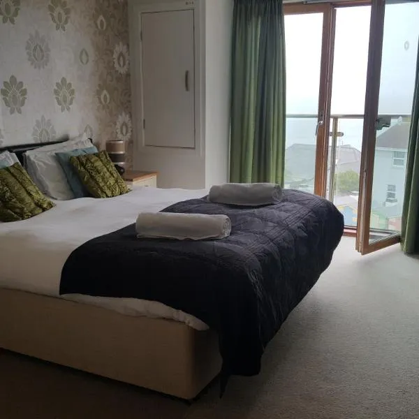 South Fistral Seaview 2-bed Apartment，位于佩伦波斯的酒店