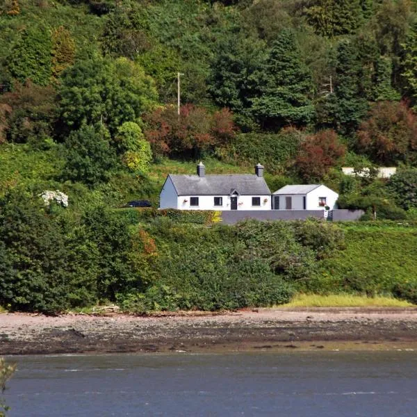 Cottage at Youghal Bridge，位于阿德莫尔的酒店