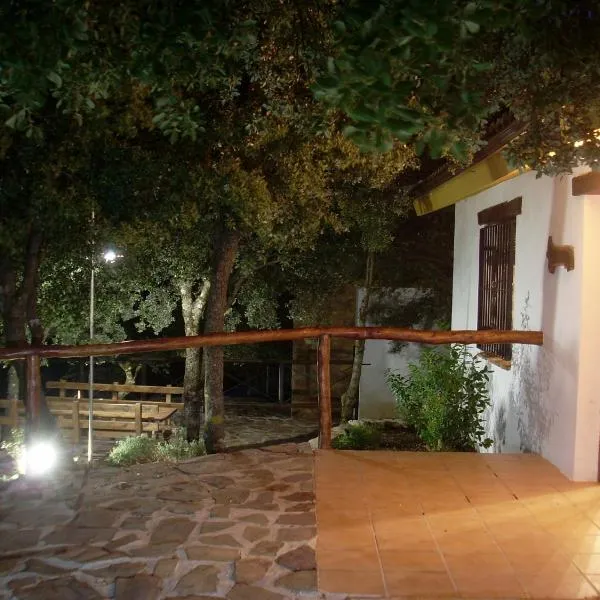 Casas Rurales Cortijos el Encinar，位于Jimena的酒店