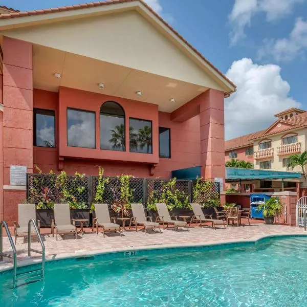 温莎花园贝斯特韦斯特PLUS套房/会议中心酒店，位于棕榈滩花园的酒店