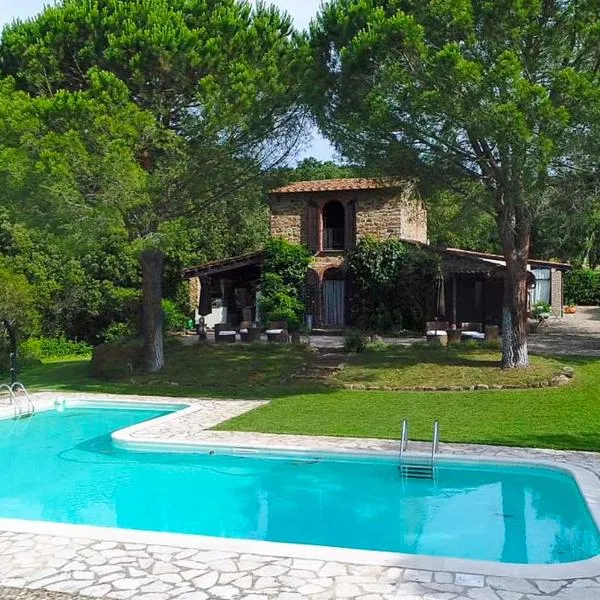 Il Falco - Rustico-Villa mit privatem Pool in Alleinlage，位于Castellaccia的酒店