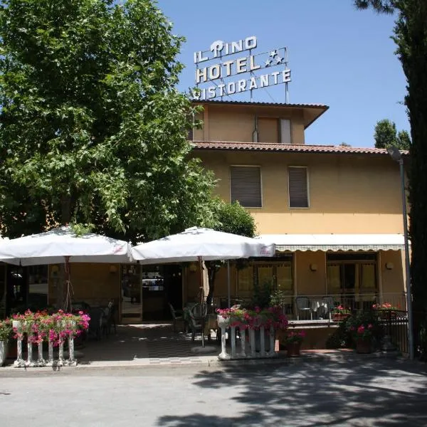 Hotel Ristorante Il Pino，位于丘西的酒店