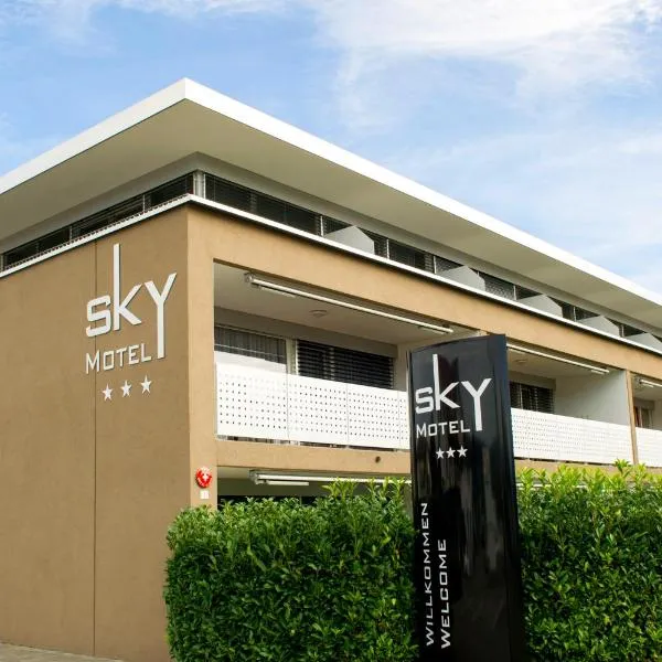 天空设计汽车旅馆，位于克里瑟恩的酒店