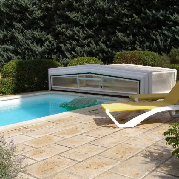 Maison provençale chaleureuse avec piscine，位于穆里耶的酒店