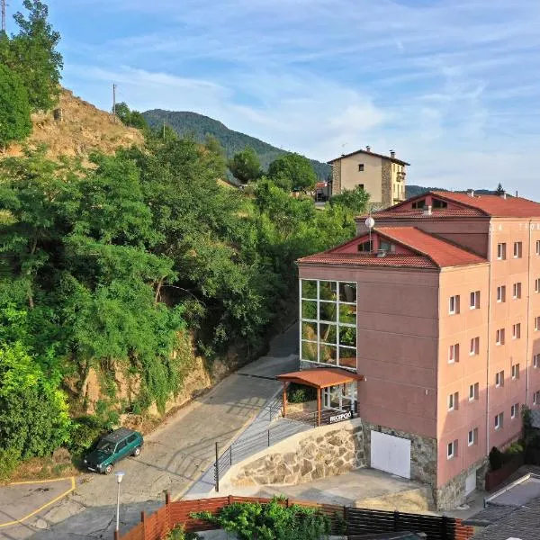 La Trobada Hotel Sport，位于Santa Maria de Besora的酒店