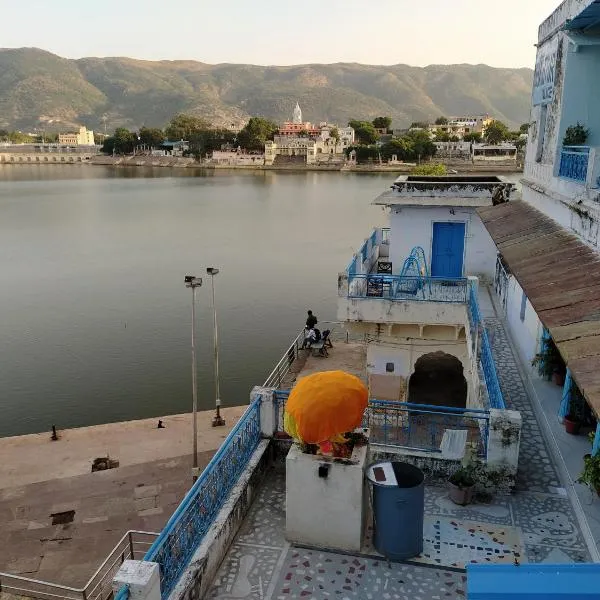 Hotel Bharatpur Palace，位于Sarādhna的酒店