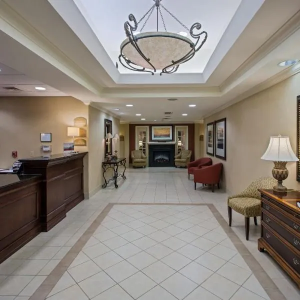 杰克逊 - 弗洛伍德智选假日套房酒店，位于弗洛伍德的酒店