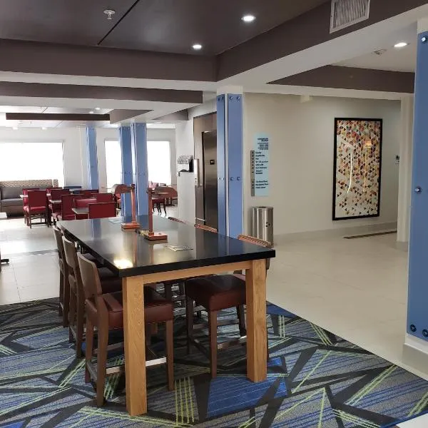 阿林顿20号州际公路公园广场智选假日酒店，位于阿林顿的酒店