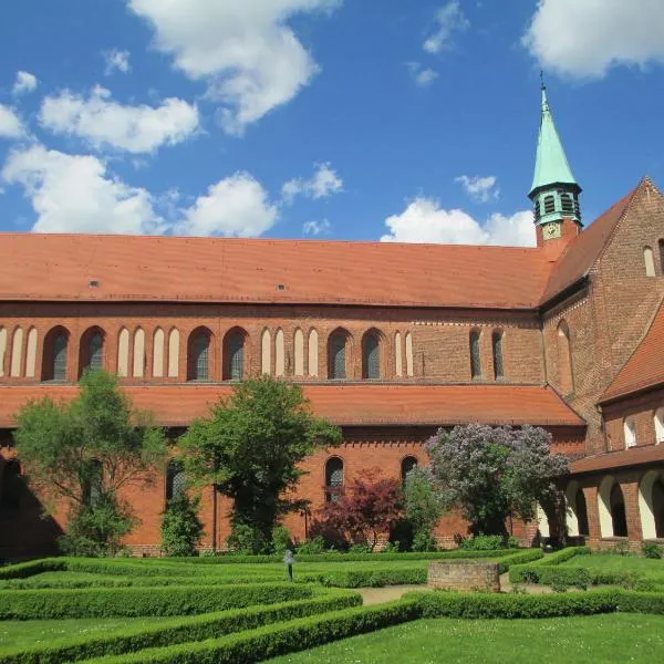 Zentrum Kloster Lehnin，位于格罗斯克鲁兹的酒店