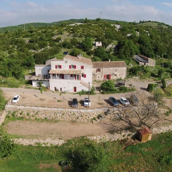 Gîte de Gazelle Chambres d'hôte，位于Saint-Maurice-Navacelles的酒店