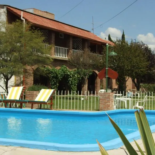 Hosteria de la Villa **，位于库拉布罗切罗镇的酒店