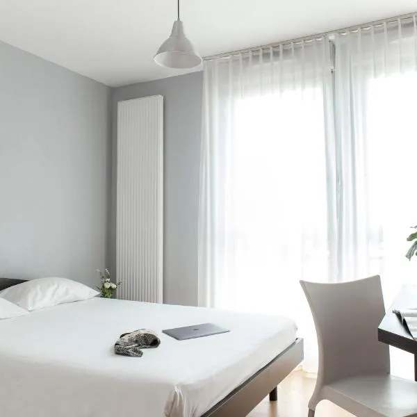 勒斯奥特杜沙扎尔禅都公寓式酒店，位于Vorges-les-Pins的酒店