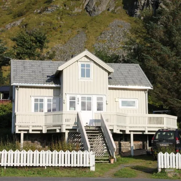 Hus på vakre Ramberg fra 1904，位于Nusfjord的酒店